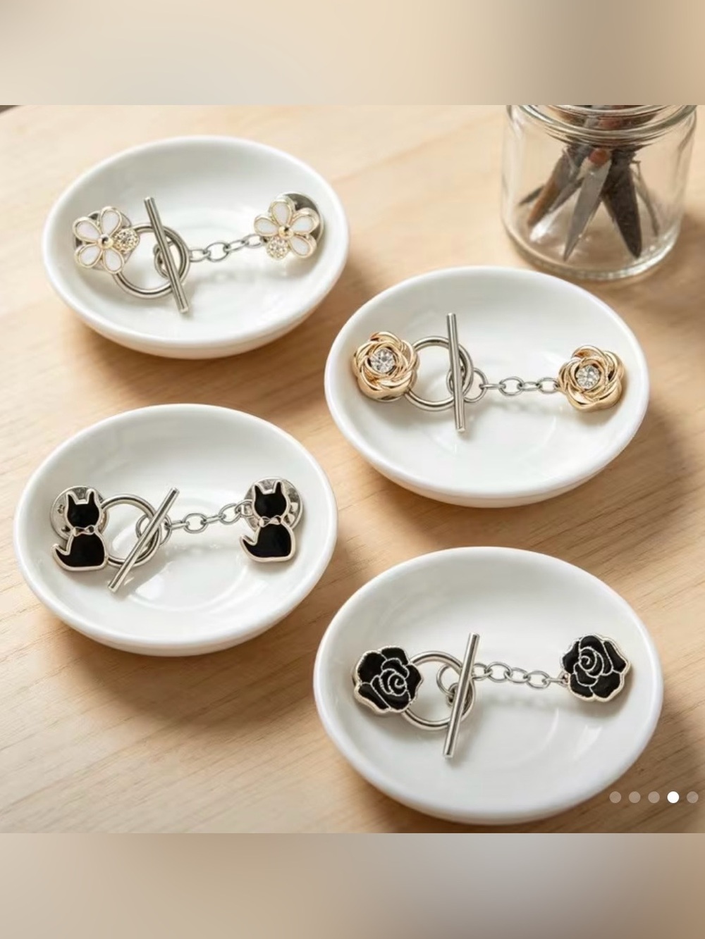 Set of 4 Flower and Cat Decorative Sweater Buckle Clips - Picture 2 of 7